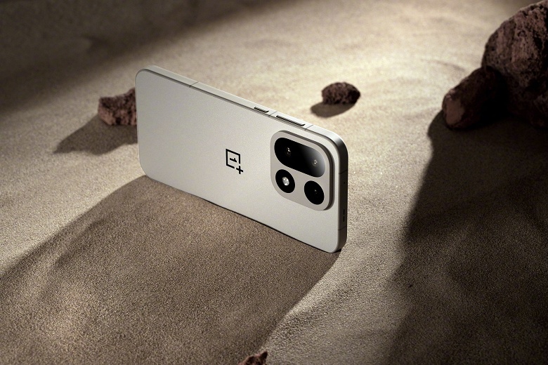 &laquo;Первый смартфон, изготовленный из нанокерамического металла аэрокосмического класса&raquo;.&nbsp;OnePlus 15 впервые показали со всех сторон